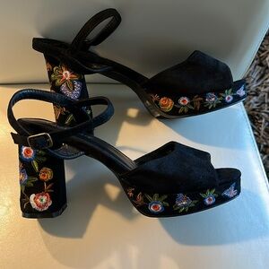 Olivia Miller block heels